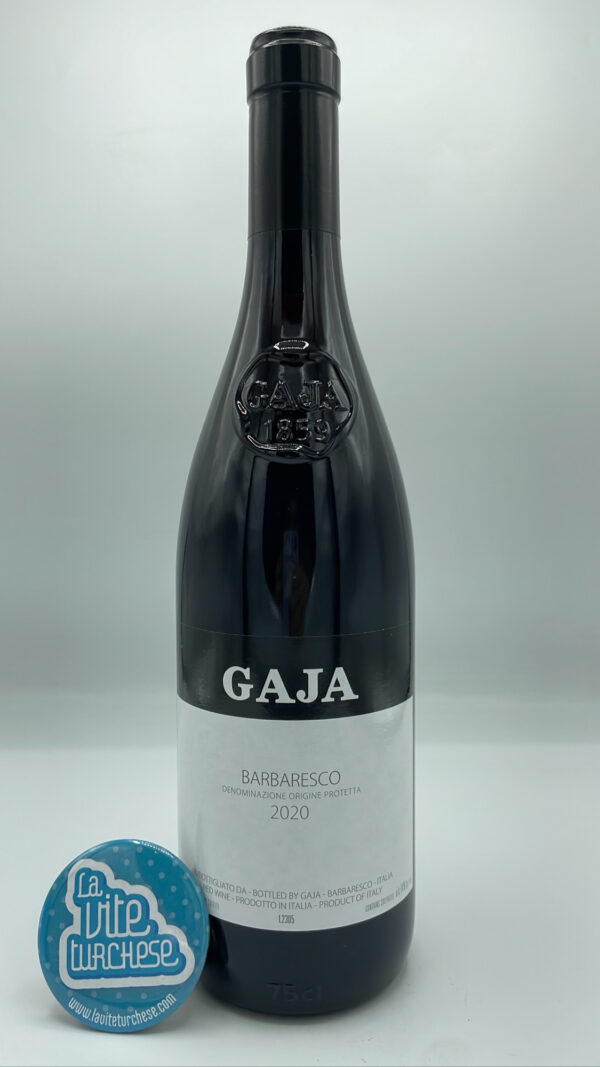 Gaja – Barbaresco DOCG prodotto con 14 vigne situate a Barbaresco, vinificato separatamente in botti diverse per 12 mesi.
