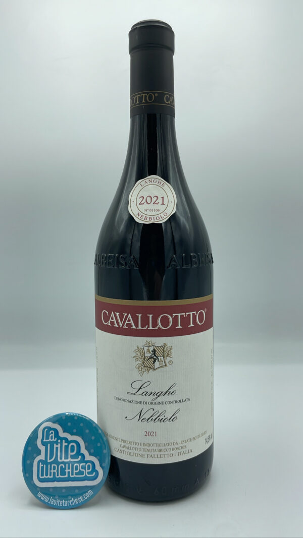 Cavallotto - Langhe Nebbiolo prodotto con le stesse piante per la produzione del Barolo nella vigna Bricco Boschis. vinificato per 18 mesi in rovere.