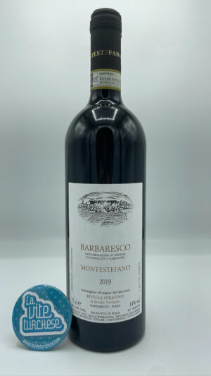 Il Barbaresco Montestefano di Rivella Serafino è prodotto nel comune di Barbaresco nel cuore delle Langhe, invecchiato per 2 anni in botti di legno.