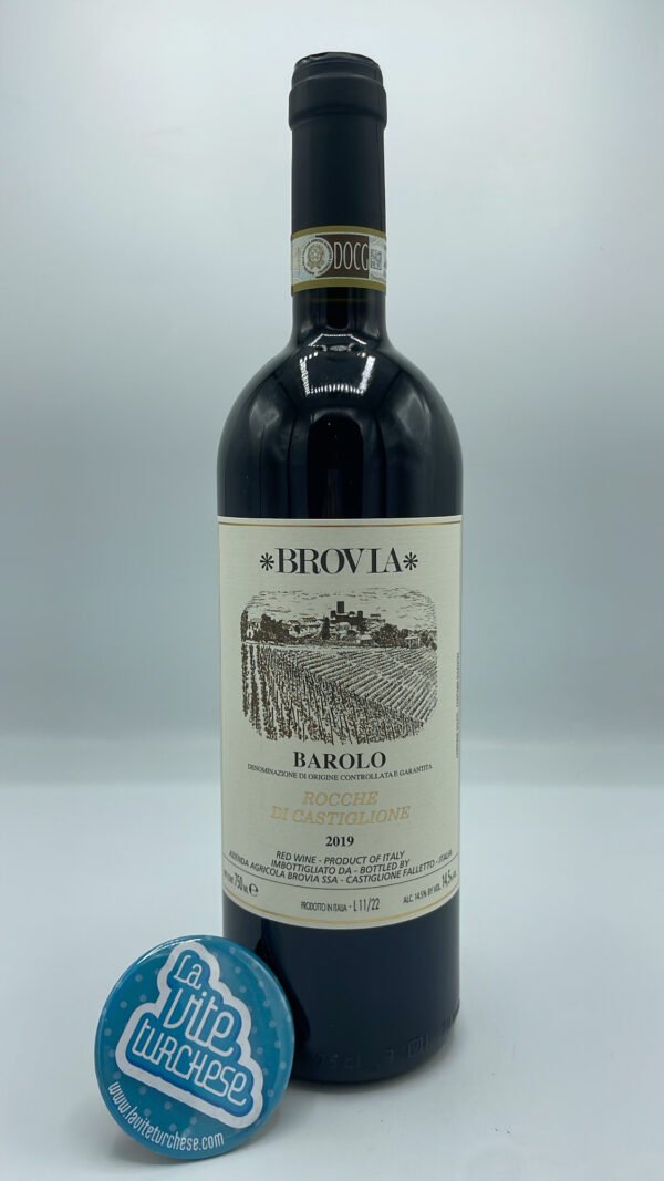 Brovia - Barolo Rocche di Castiglione prodotto nell'omonima vigna situata a Castiglione Falletto, con piante di 46 anni, invecchiato per 2 anni in botte.