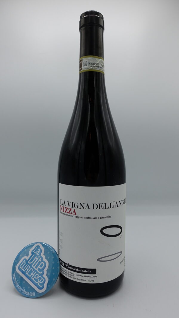 Cascina la Barbatella - Nizza La Vigna dell'Angelo prodotta con uva Barbera in meno di 4000 bottiglie, invecchiata per 12 mesi in barrique.