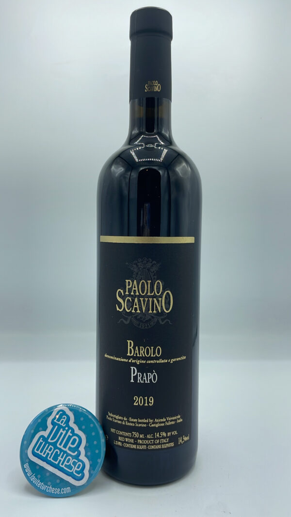 Paolo Scavino - Barolo Prapò prodotto con le vigne acquistate nel 2008 nell'omonima vigna situata a Serralunga, con suoli calcarei, e tannini potenti.