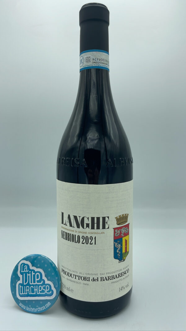 Produttori del Barbaresco – Langhe Nebbiolo prodotto dalla cooperativa più storica delle Langhe con vigne di Barbaresco, invecchiato per 6 mesi in botte.