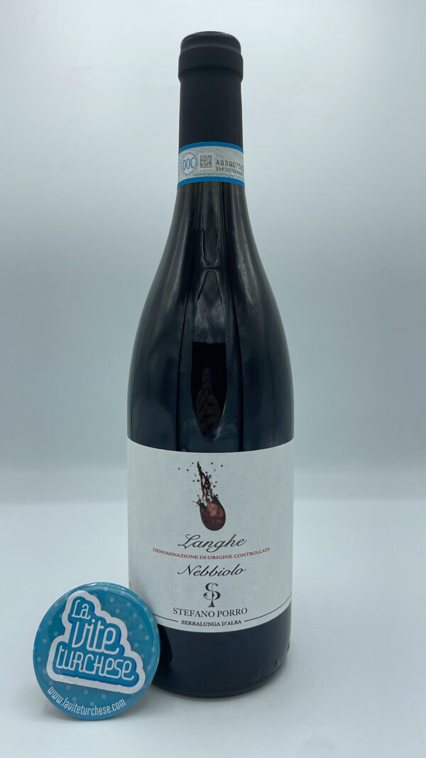 Giovanni Porro – Langhe Nebbiolo prodotto nella vigna Cerrati di Serralunga, posizione da Barolo, solo 2500 bottiglie, vinificato per 7 mesi in botti usate.