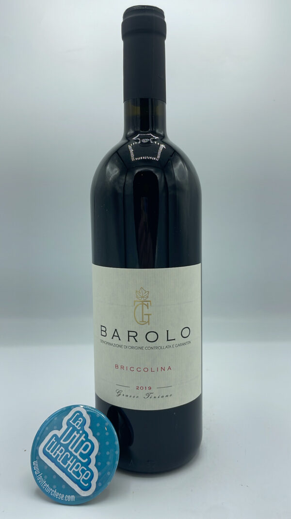 Tiziano Grasso – Barolo Briccolina prodotto nell'omonima vigna situata nel comune di Serralunga d'Alba nelle Langhe. 4000 bottiglie.