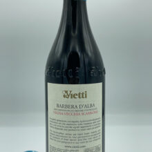 Vietti - Barbera d'Alba Vigna Vecchia Scarrone prodotta nell'omonima vigna situata a Castiglione Falletto con piante centenarie.