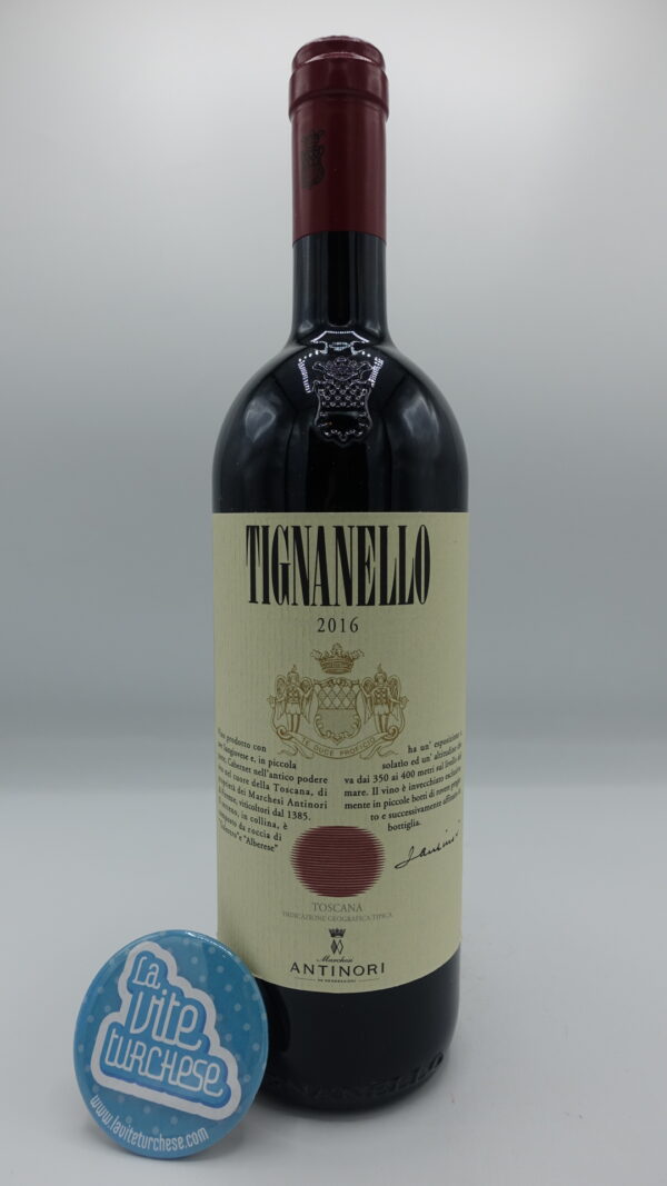 Antinori - Tignanello Toscana Igt uno dei primi Super Tuscan, prodotto nell'omonima vigna con uva Sangiovese, Cabernet Sauvignon e Franc.