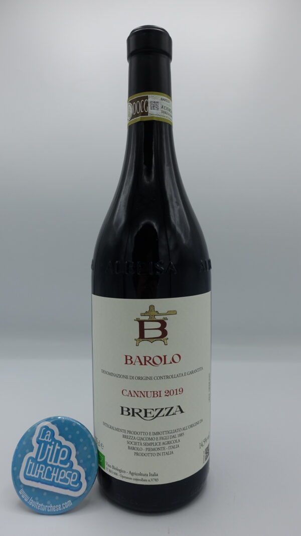 Brezza – Barolo Cannubi prodotto nella migliore vigna di tutta l'area del Barolo, invecchiato per 24 mesi in botti grandi, 9354 bottiglie prodotte.