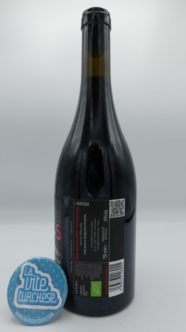 Frank Cornelissen - Munjebel Terre Siciliane CS Chiusa Spagnolo prodotto nella contrada Zottorinoto con piante del 1925, vinificato in vasche di vetroresina.