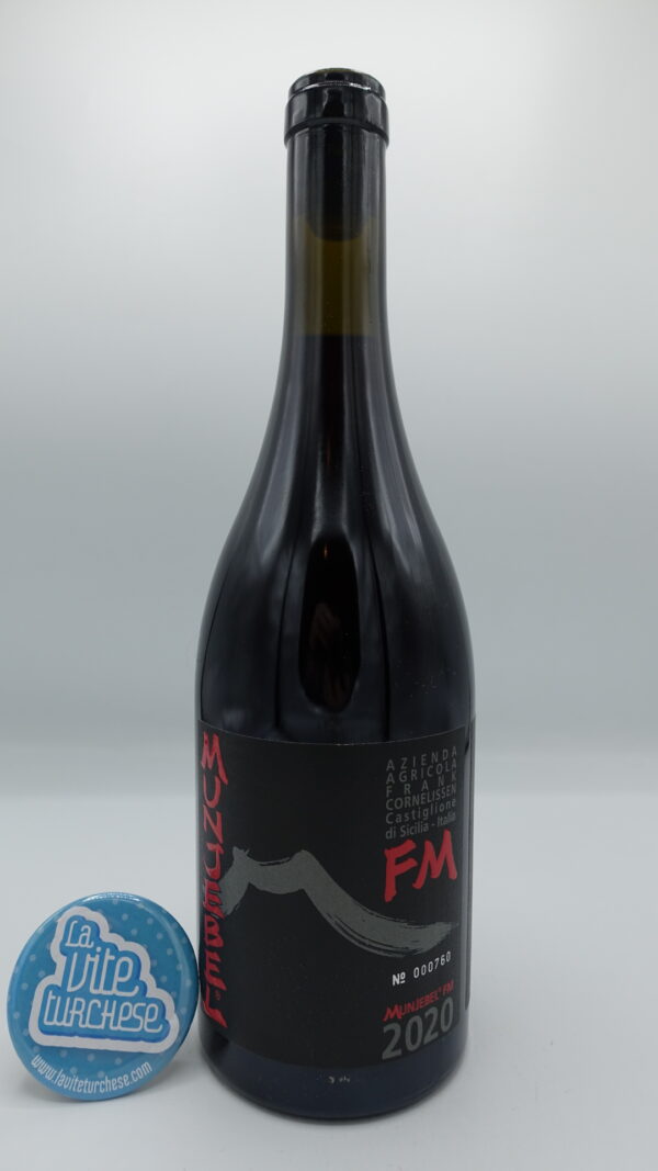 Frank Cornelissen - Munjebel Terre Siciliane FM Feudo di Mezzo prodotto nell'omonima vigna sul vulcano Etna, vinificato in vetroresina. 2597 bottiglie.