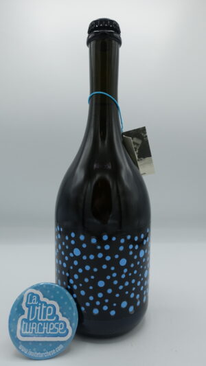 Giovanni Aiello – Chakra Blu Bianco Frizzante prodotto in Valle d'Itria in Puglia, con uve Verdeca, Maruggio e Marchione, rifermentato in bottiglia.