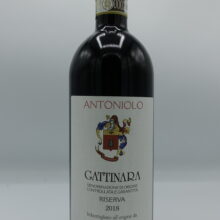 Antoniolo - Gattinara Riserva prodotto con le migliori parcelle con piante di 20 anni, invecchiato per 30 mesi in botti grandi.