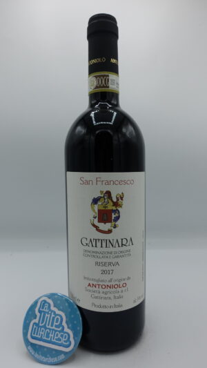Antoniolo - Gattinara Riserva San Francesco prodotto nell'omonima vigna singola con piante di 40 anni di origine vulcanica, 30 mesi di affinamento in rovere