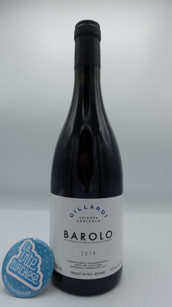 Gillardi – Barolo DOCG prodotto tra le vigne di Barolo e La Morra, invecchiato per 36 mesi in grandi botti di rovere. 4000 bottiglie prodotte.