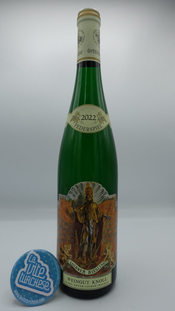 Weingut Knoll – Riesling Loibner Federspiel prodotto nella regione Wachau in Austria, viene vinificato in botti di legno e invecchiato in vasche di acciaio.