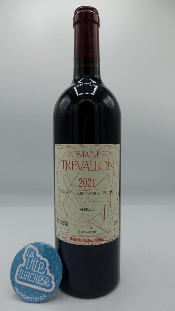 Domaine de Trévallon - Alpilles Rouge made in Provence from Cabernet Sauvignon and Syrah grapes, aged for 24 months in large barrels.