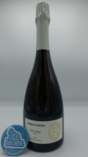 Sara Vezza - Alta Langa prodotto con uva Pinot Nero e Chardonnay nelle vigne a Murazzano a 700 metri di altitudine, 40 mesi metodo classico.