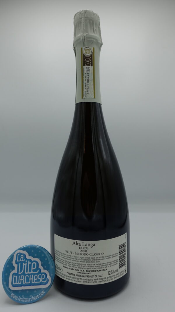 Sara Vezza - Alta Langa - 2020 - back Sara Vezza - Alta Langa made from Pinot Noir and Chardonnay grapes in vineyards in Murazzano at 700 meters above sea level, 40 months classic method.