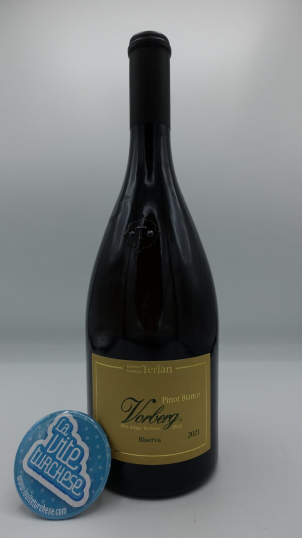 Terlan - Vorberg Riserva Pinot Bianco prodotto a Terlano in Alto Adige, con vigne dai 450 ai 650 metri, invecchiato per 1 anno in botte grande.