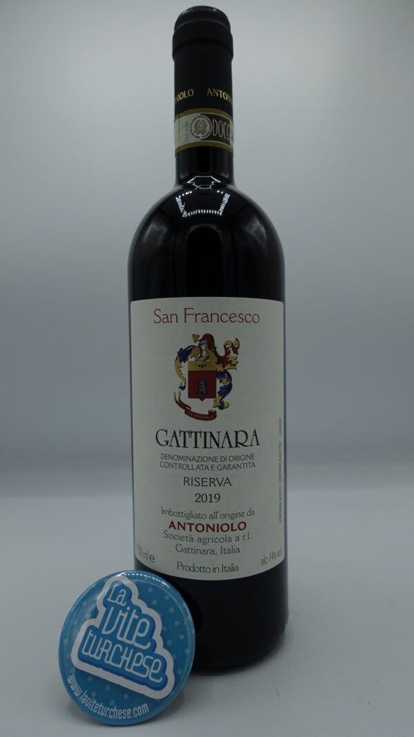 Antoniolo - Gattinara Riserva San Francesco produced in the single vineyard of the same name with 40-year-old plants of volcanic origin, 30 months of aging in oak