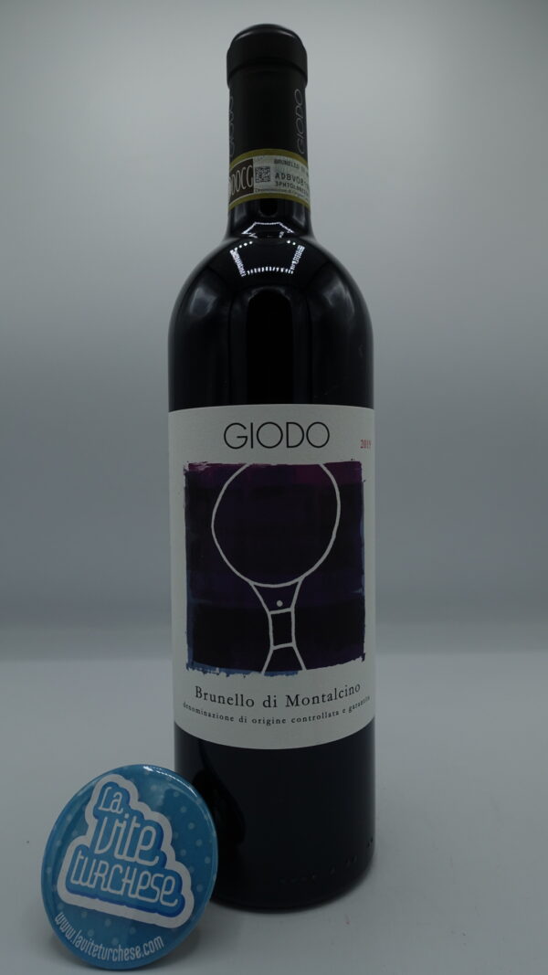 Giodo – Brunello di Montalcino prodotto con piante di 20 anni, invecchiato per 30 mesi in tonneaux e botti grande e vasche di cemento.