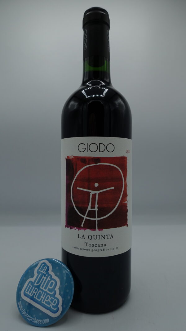 Giodo – La Quinta Toscana Igt prodotto con uva Sangiovese, vinificato per 12 mesi in tonneaux e grandi botti da 2500 litri.