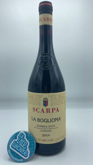 Scarpa – Barbera d'Asti Superiore La Bogliona prodotto nell'omonima vigna situata a Nizza Monferrato, considerata una delle barbere migliori al mondo.