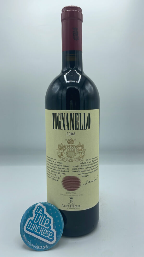 Antinori - Tignanello Toscana Igt one of the first Super Tuscans, produced in the vineyard of the same name with Sangiovese, Cabernet Sauvignon and Franc grapes.