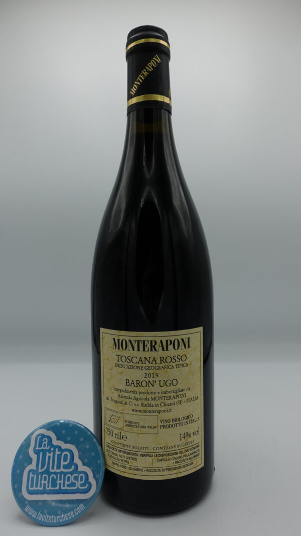 Monteraponi – Baron'Ugo Toscana Rosso Igt – 2019 - back Monteraponi – Baron'Ugo Toscana Rosso Igt prodotto a Radda in Chianti con uva Sangiovese, Canaiolo e Colorino, invecchiato per 36 mesi in botti grandi.