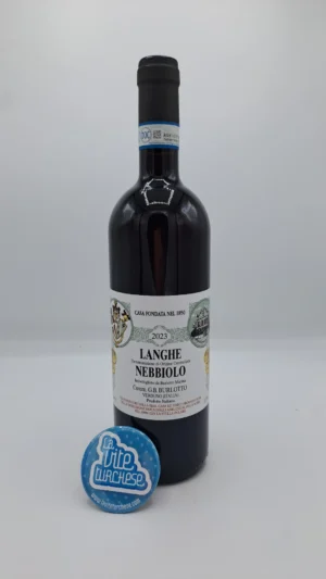 Burlotto – Langhe Nebbiolo prodotto con le piante più giovani, invecchiato per un anno in grandi botti di rovere. 8000 bottiglie prodotte.