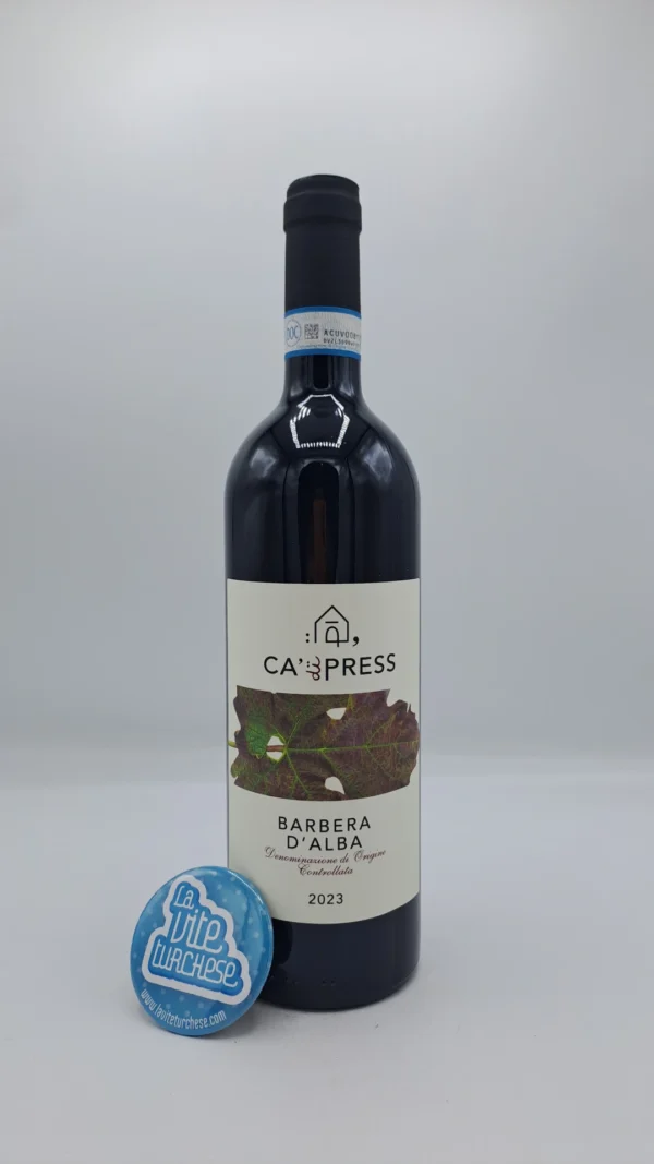 Cà di Press – Barbera d'Alba prodotta a Monforte d'Alba in 3000 bottiglie, vinificata e affinata in vasche di acciaio per 8 mesi.