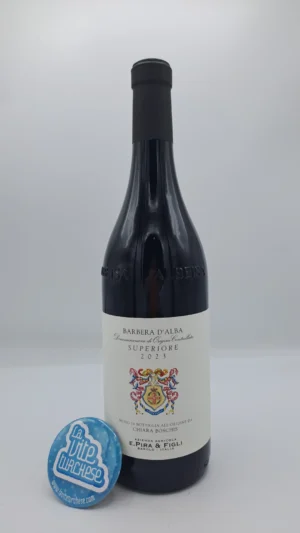 Chiara Boschis – Barbera d'Alba superiore prodotta tra il comune di Monforte e Serralunga, vinificato per 16 mesi in barrique.