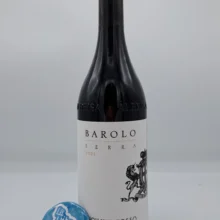 Giovanni Rosso – Barolo Serra – 2021 Giovanni Rosso – Barolo Serra vigna più alta del comune di Serralunga con suoli calcarei, il vino viene invecchiato per 2 anni in rovere.