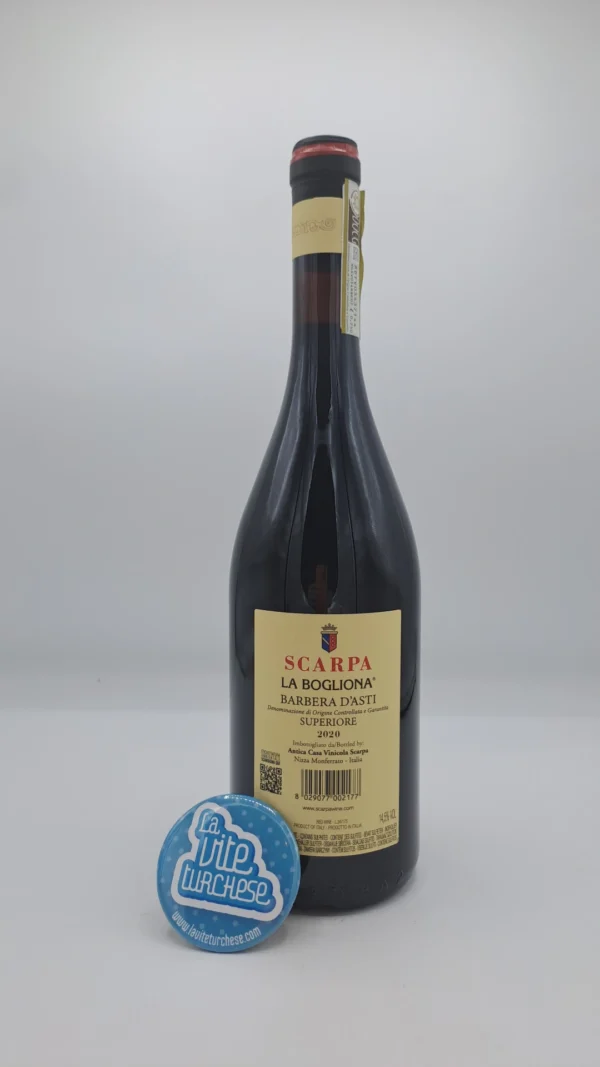 Scarpa – Barbera d'Asti Superiore La Bogliona – 2020 - back Scarpa – Barbera d'Asti Superiore La Bogliona prodotto nell'omonima vigna situata a Nizza Monferrato, considerata una delle barbere migliori al mondo.