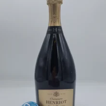 Henriot – Champagne Cuvée Hemera Grand Cru prodotto di gamma della cantina, usate solo vigne grand cru di Pinot Nero e chardonnay, invecchiato per 10 anni.