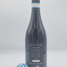 Stefano Porro – Langhe Nebbiolo prodotto nella vigna Cerrati di Serralunga, posizione da Barolo, solo 3000 bottiglie, vinificato per 7 mesi in botti usate.