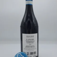 Giulia Negri – Langhe Nebbiolo Pian Delle Mole prodotto in una parte del vigneto Serradenari di La Morra, svolge 18 mesi di invecchiamento.