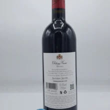 Chateau Musar - Musar Red prodotto nella valle di Bekaa in Libano, con uve Cabernet Sauvignon, Cinsault, Carignan. 7 anni di invecchiamento.