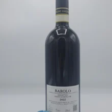 Bruno Giacosa - Barolo Falletto Vigna Le Rocche prodotto nella parte più alta dell'omonima vigna, interamente di proprietà della cantina.