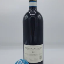 Bruno Giacosa – Nebbiolo d'Alba prodotto con le migliori vigne selezionate da Bruno tra il Roero e la Langa, invecchiato per 12 mesi in botte grande.