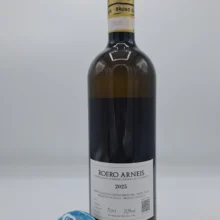 Bruno Giacosa – Roero Arneis prodotto nelle migliori parcelle nel Roero, vinificato in vasche di acciaio inox. Vino dai profumi ampi e mineralità in bocca.