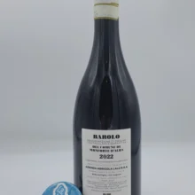 Lalù - Barolo del Comune di Monforte d'Alba prodotto in un piccolo pezzo di vigna già lavorato in passato da Lara e Luisa situato nella parte alta di Monforte.